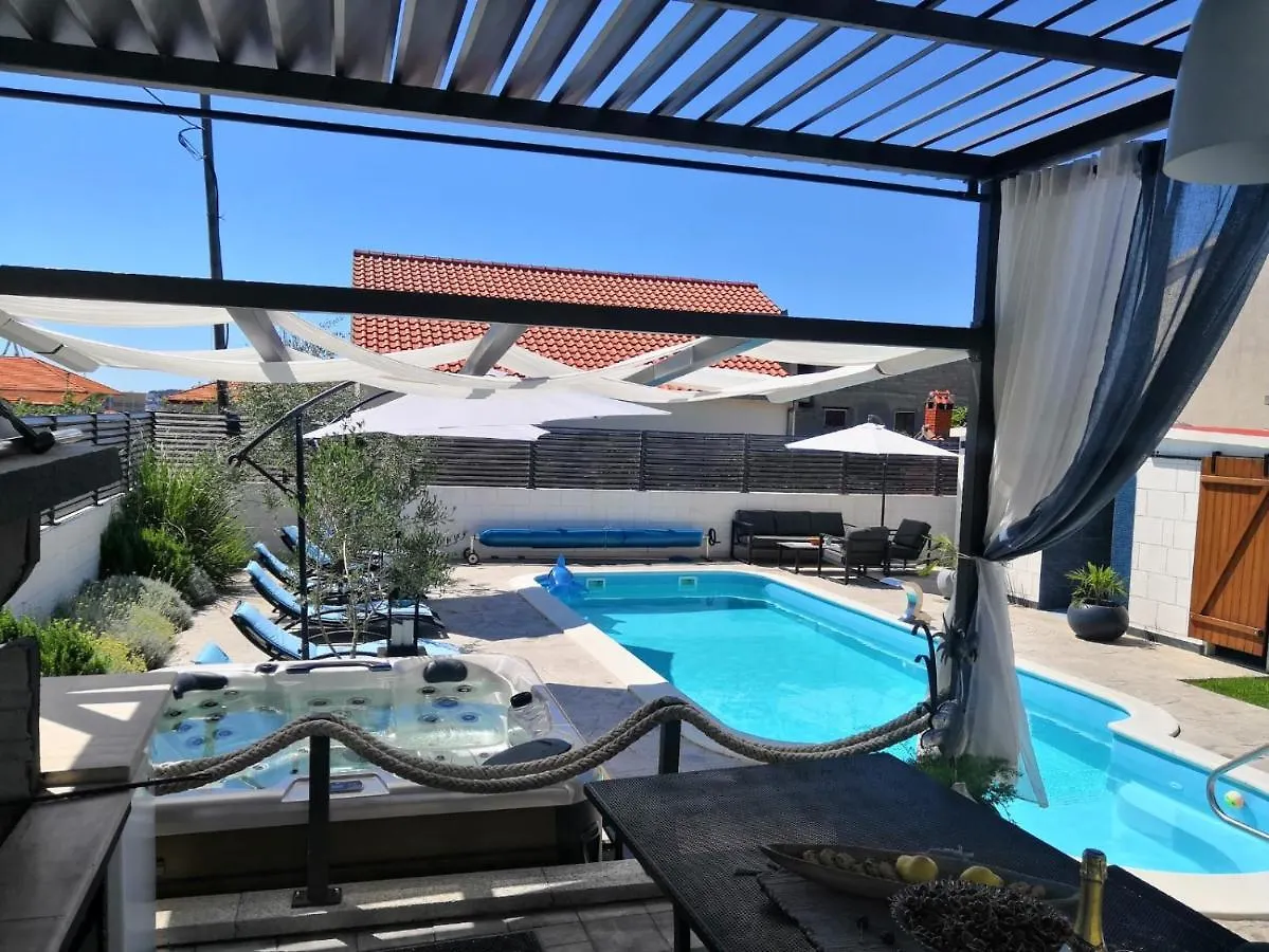 Deluxe Apartman Porto Trogir
