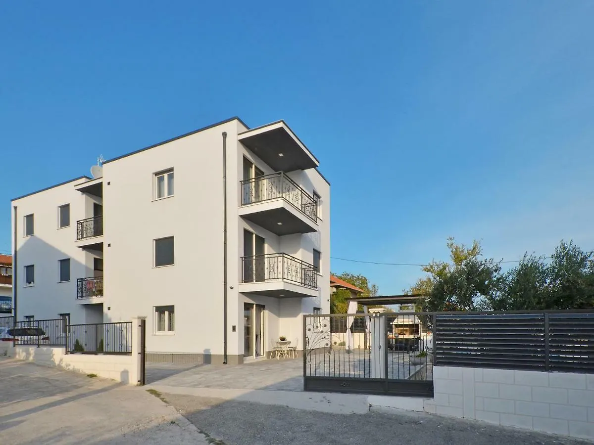 Deluxe Apartman Porto Trogir Apartment