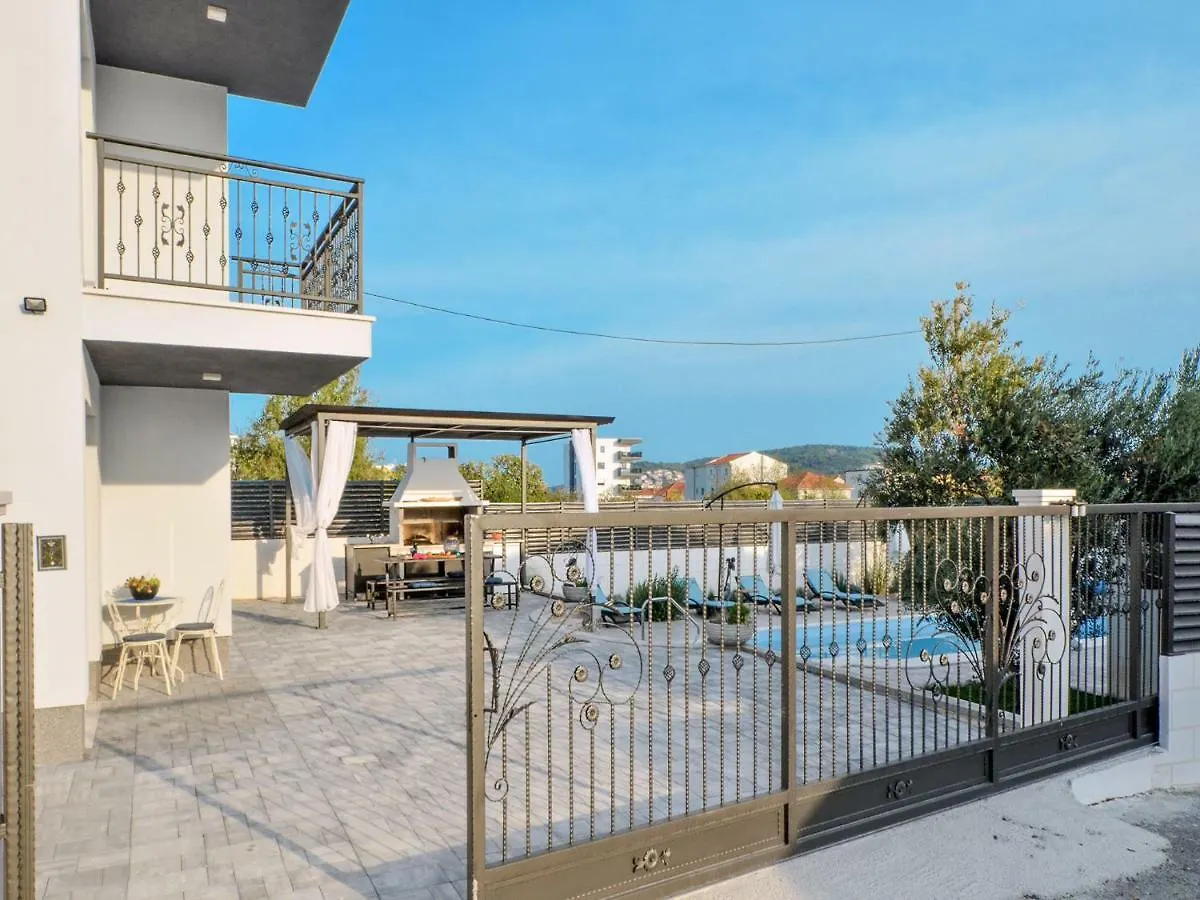 Deluxe Apartman Porto Trogir Apartment